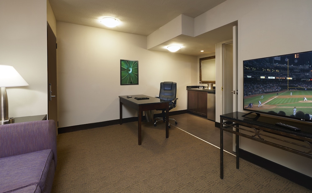 DoubleTree by Hilton Phoenix Mesa 42/69