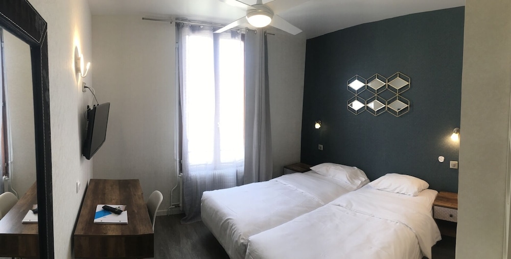 Hotel Du Maine 8/30