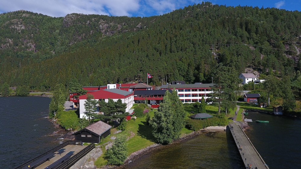 Revsnes Hotell 37/48