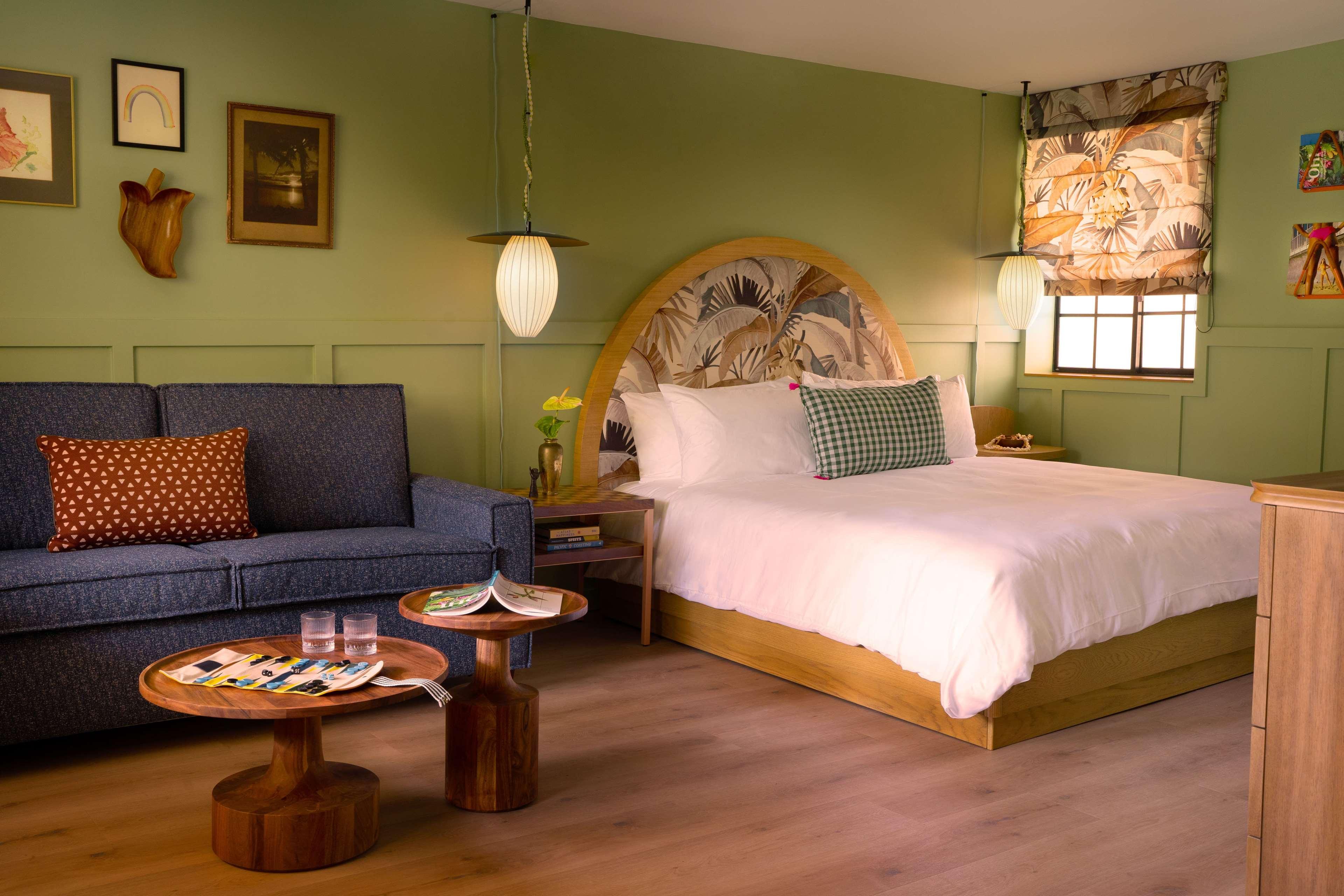 House, King Bed
