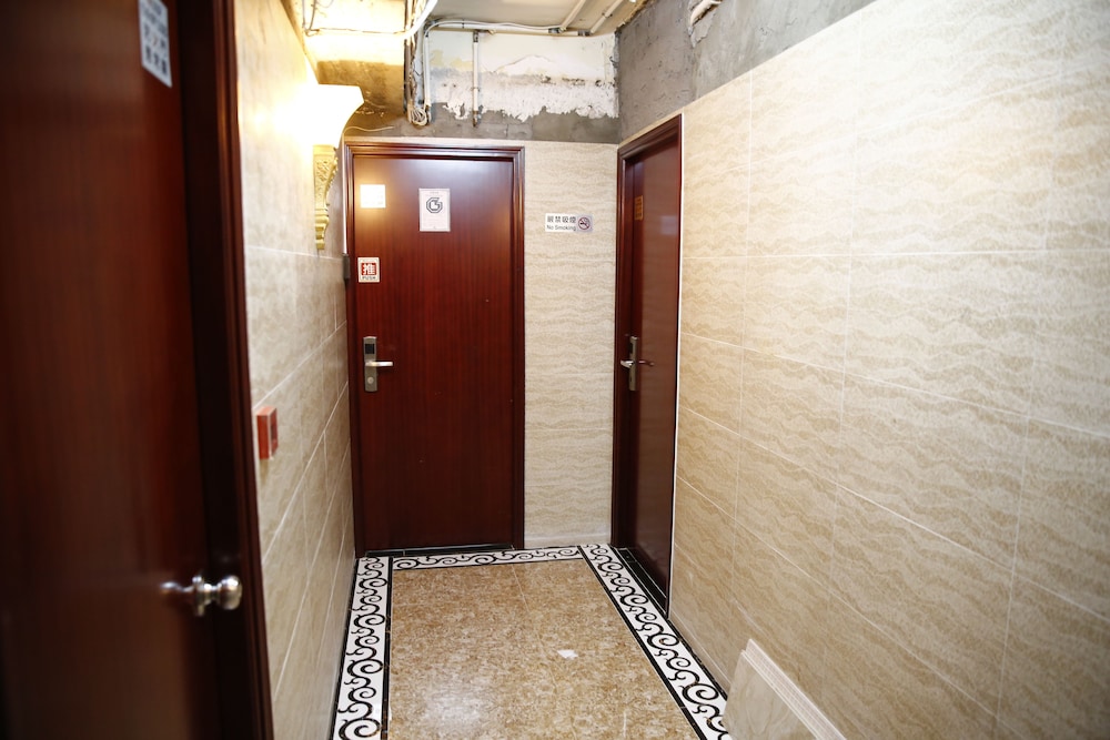 Sandhu Hotel 28/39