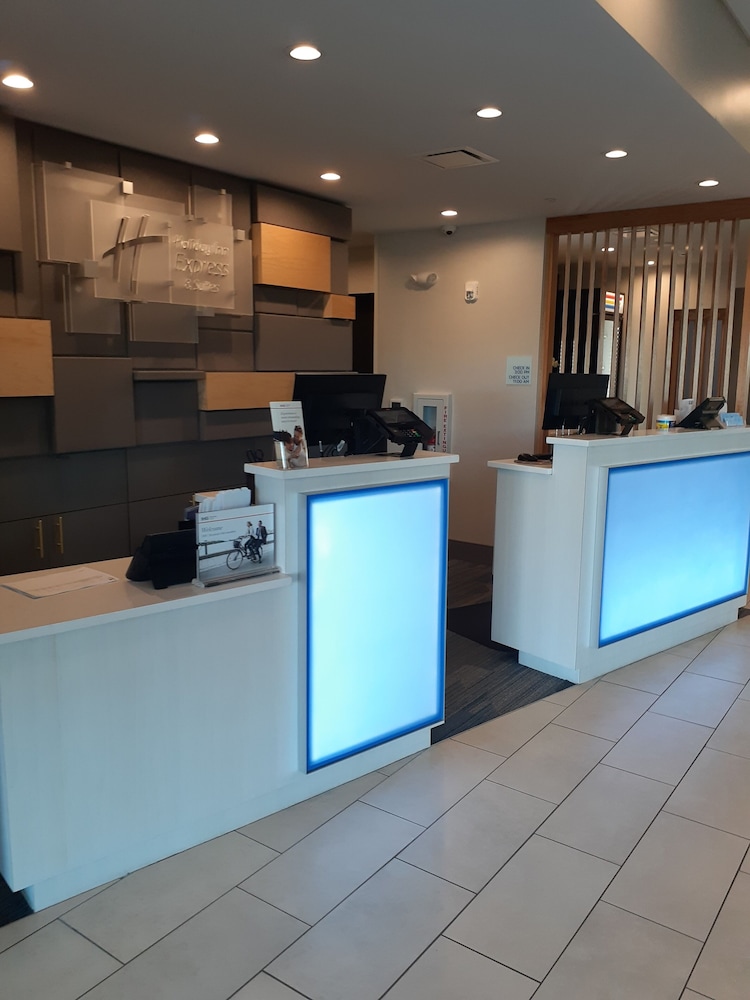 Holiday Inn Express and Suites Richburg 12/50