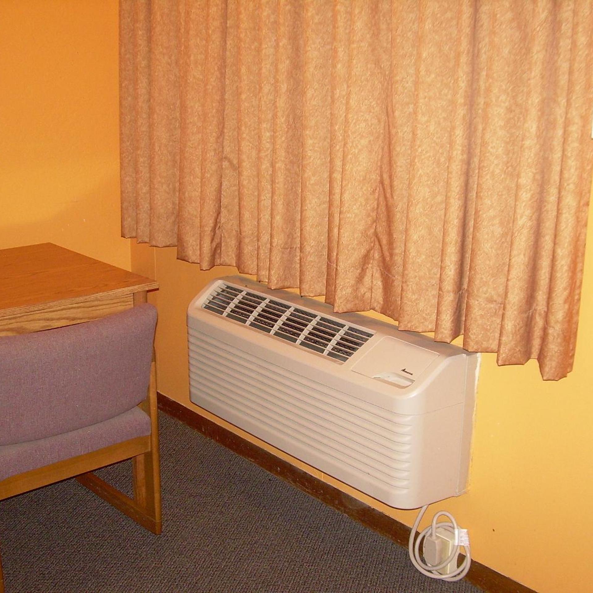 83 Motel 12/28