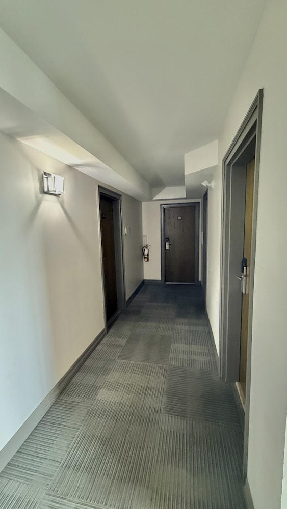 Amber Hotel 43/49