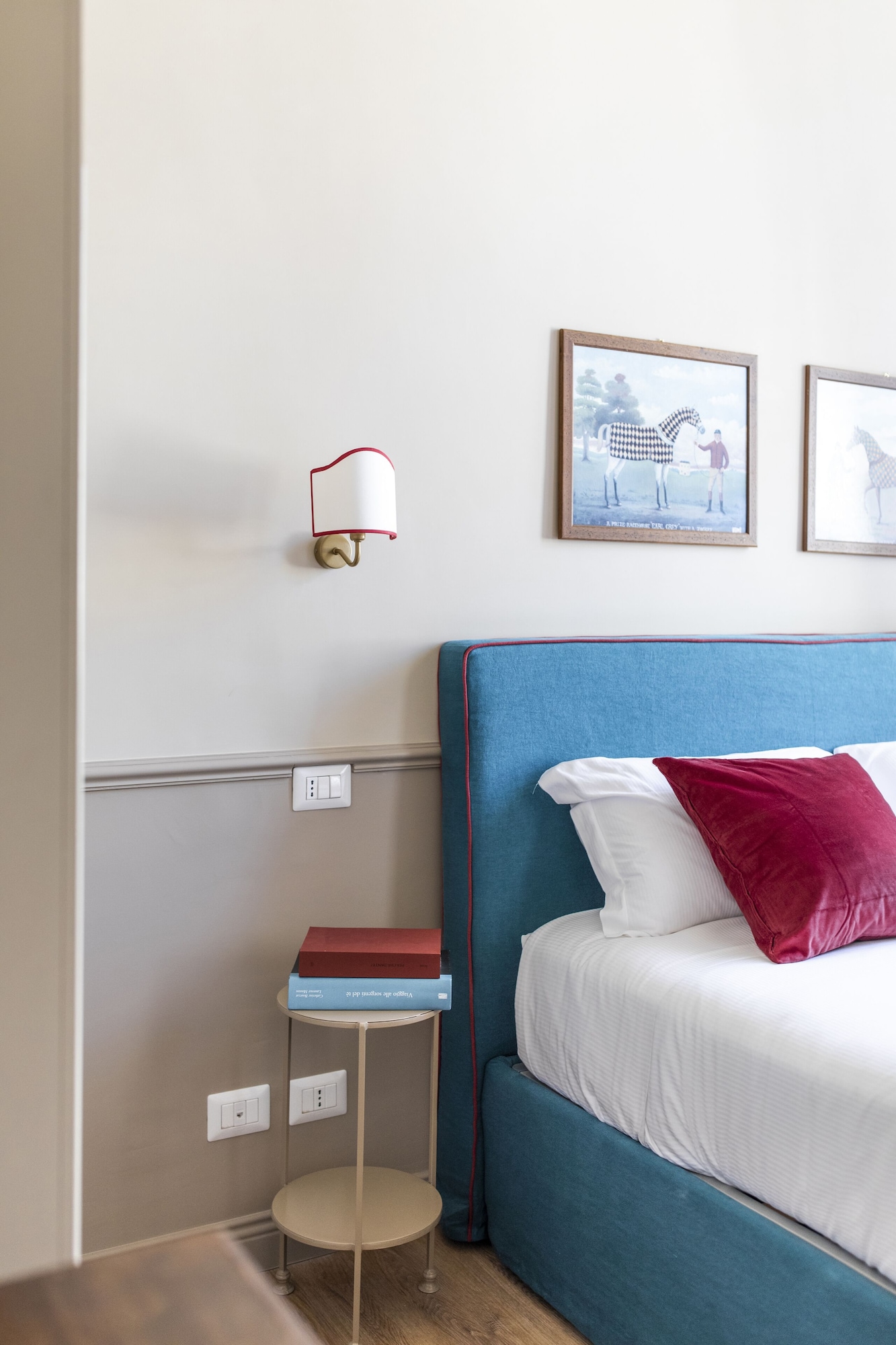 ROOM, SINGLE