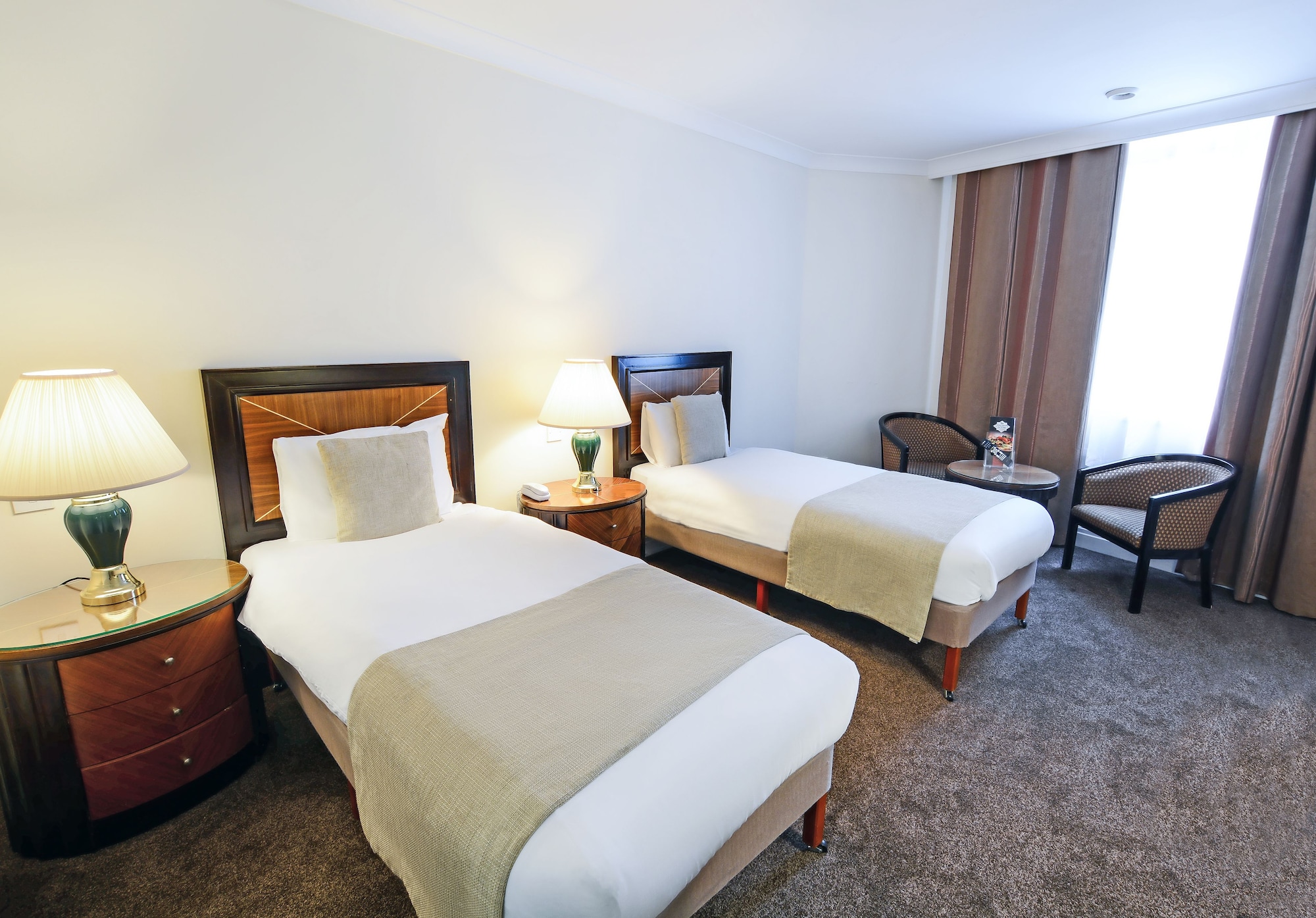 ROOM, TWIN BEDS