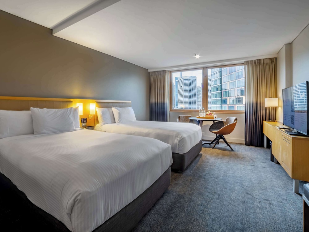 DELUXE, 2 DOUBLE BEDS, CITY SKYLINE VIEW