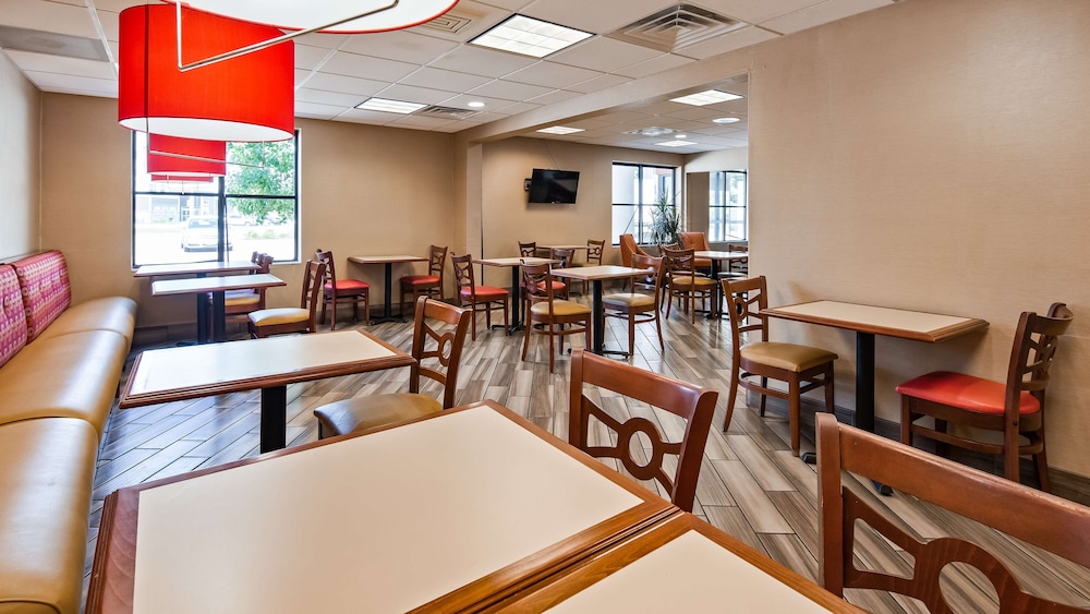 Best Western Plus Peoria 19/28