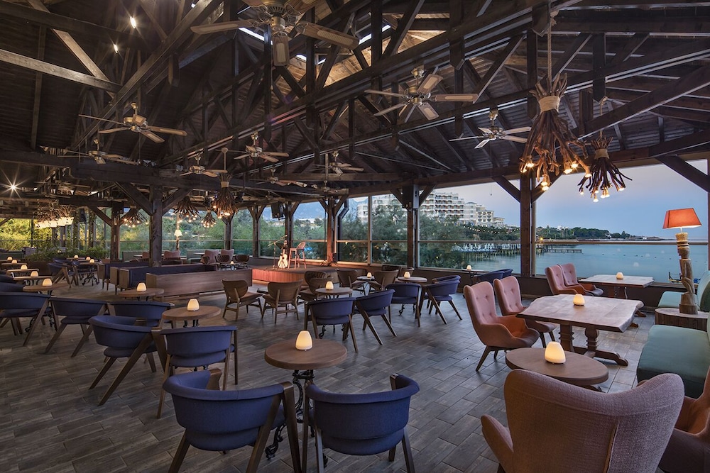 Merit Crystal Cove Hotel Casino & Spa 22/48