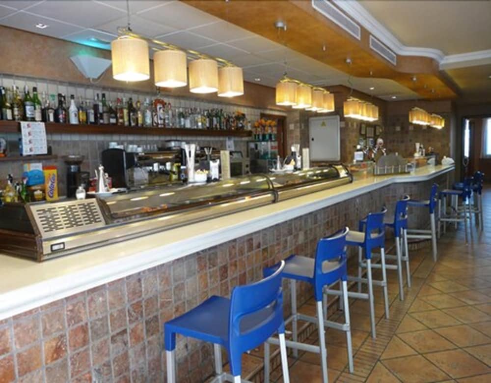 El Tollo Hotel Restaurante 23/40
