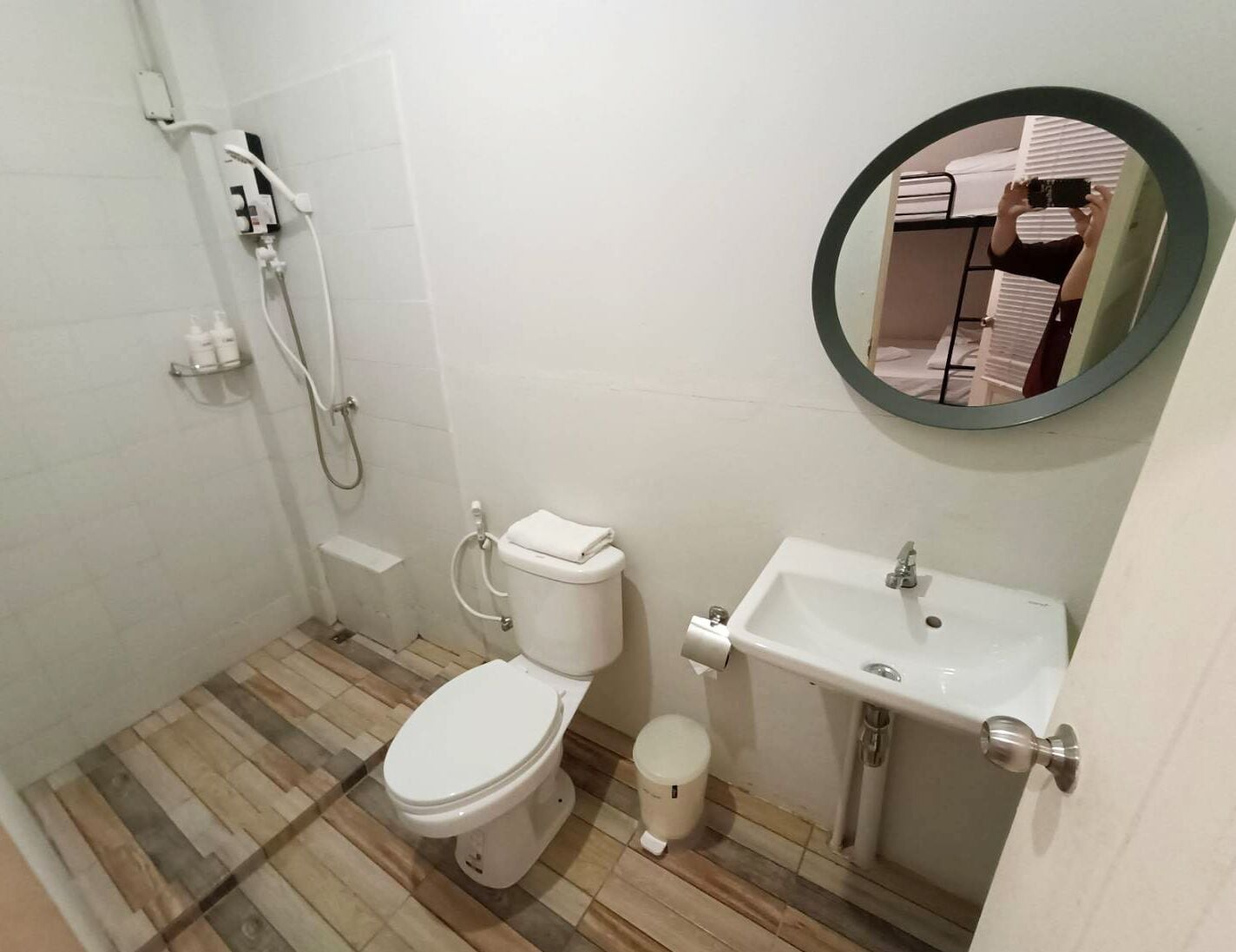 ROOM, TWIN BEDS, PRIVATE BATHROOM