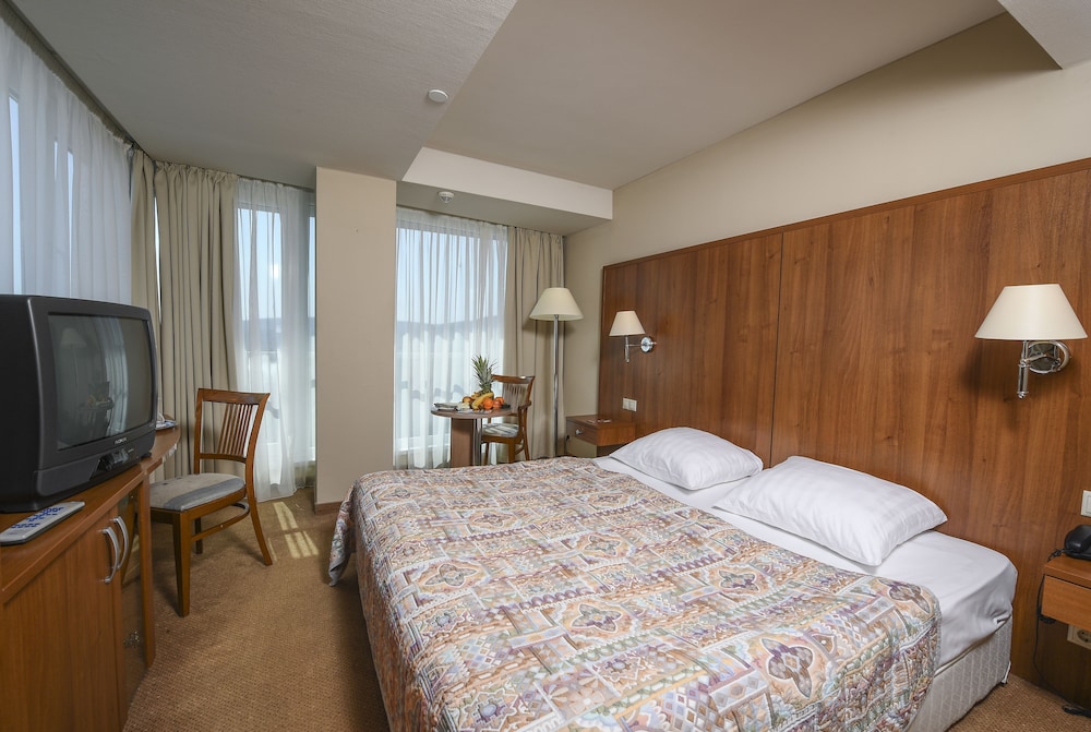 Hunguest Hotel Bal Resort 10/76