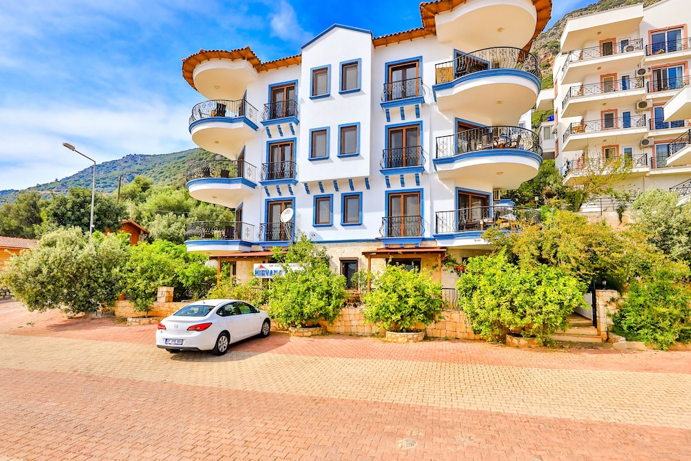 Nirvana Apartments 40/60