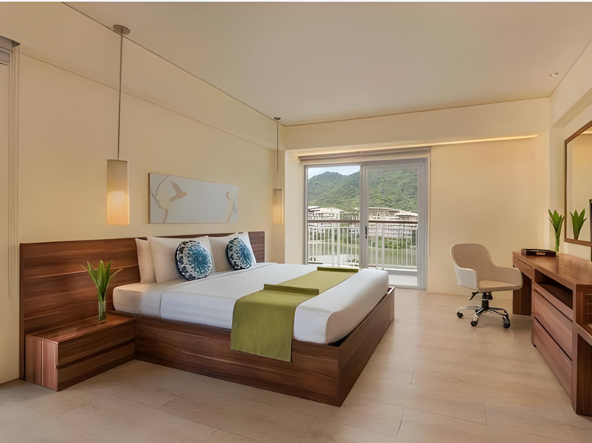 Classic, Deluxe, King Bed, Lagoon View, Corner