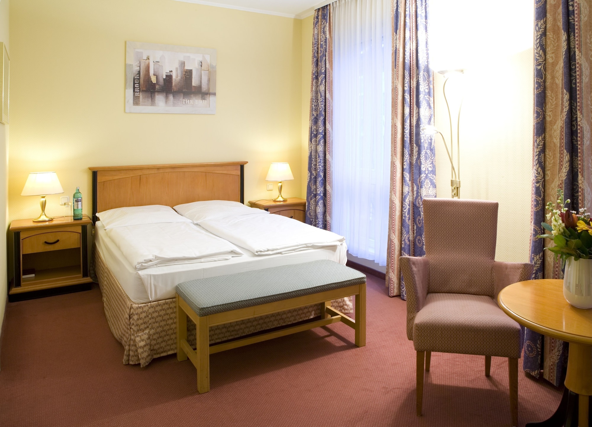 COMFORT, QUEEN BED