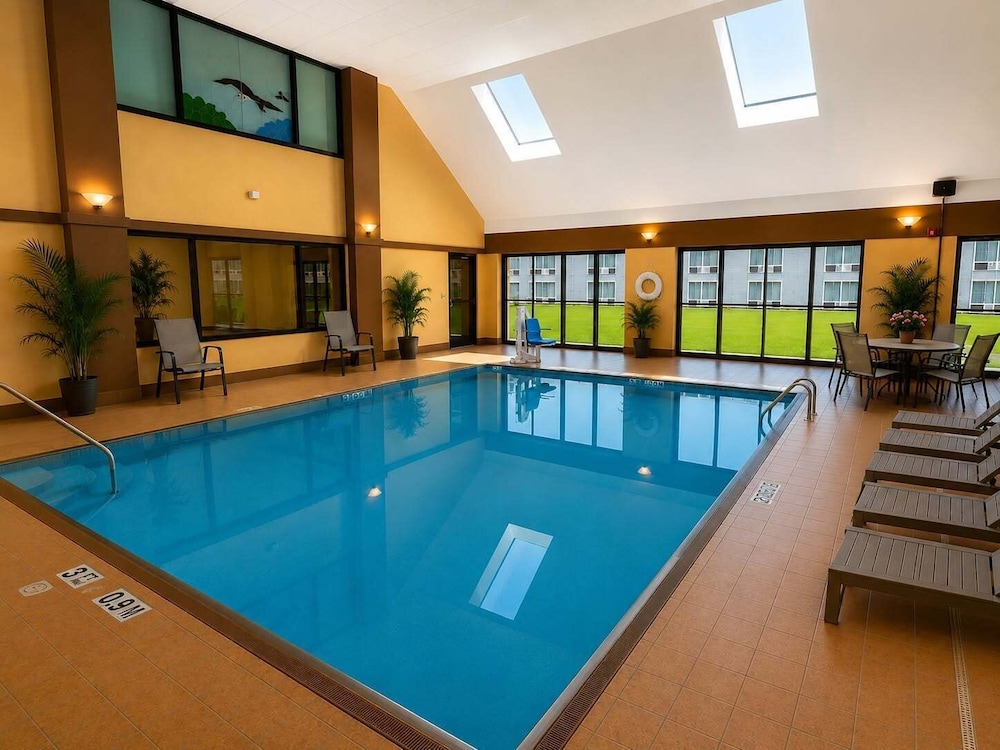 Holiday Lodge Hotel &amp; Conference Center 26/50
