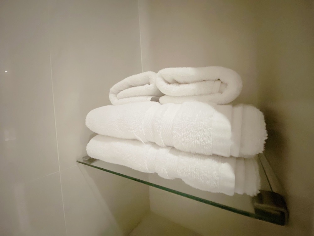 The Luxe Hotel 27/50