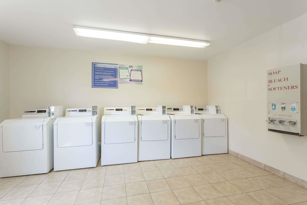Days Inn Suites By Wyndham Rocky Mount Golden East 9/56