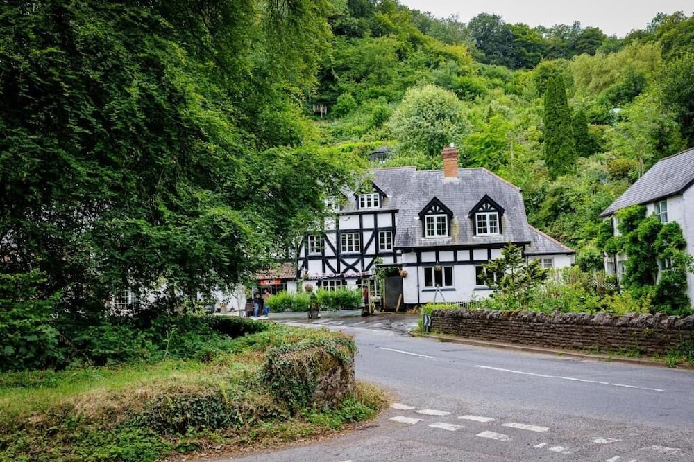 The Rock Inn 27/28