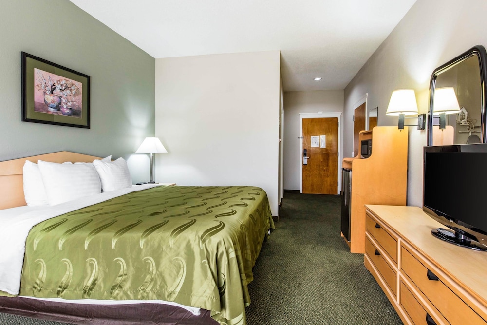 Quality Inn and Suites Pearl-Jackson 9/36