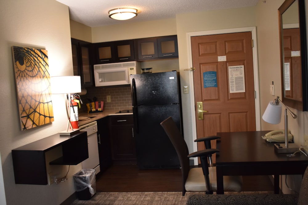 Staybridge Suites Cranbury-South Brunswick 63/75