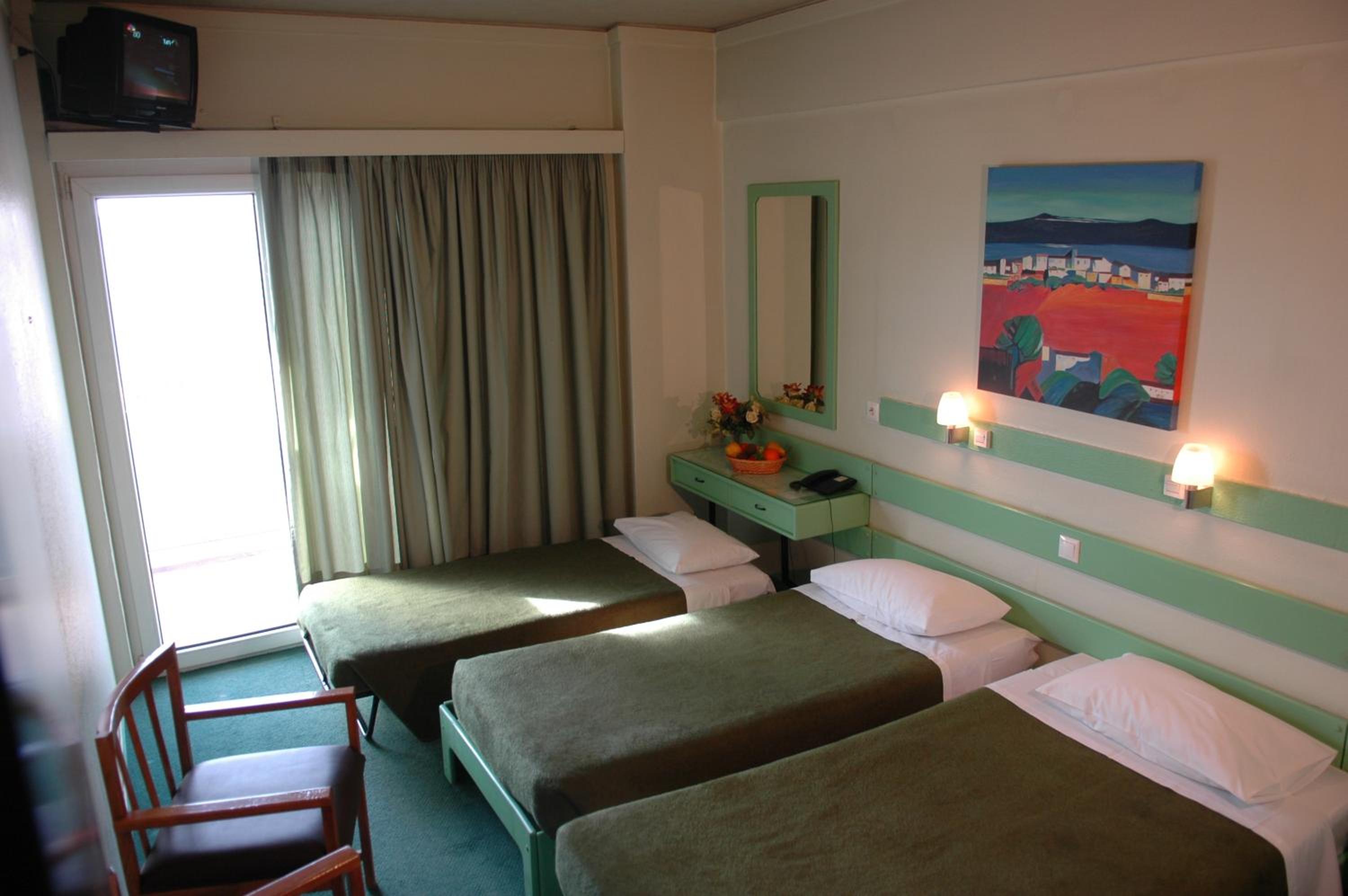غرفة ثلاثية، AMALIA HOTEL 3/8
