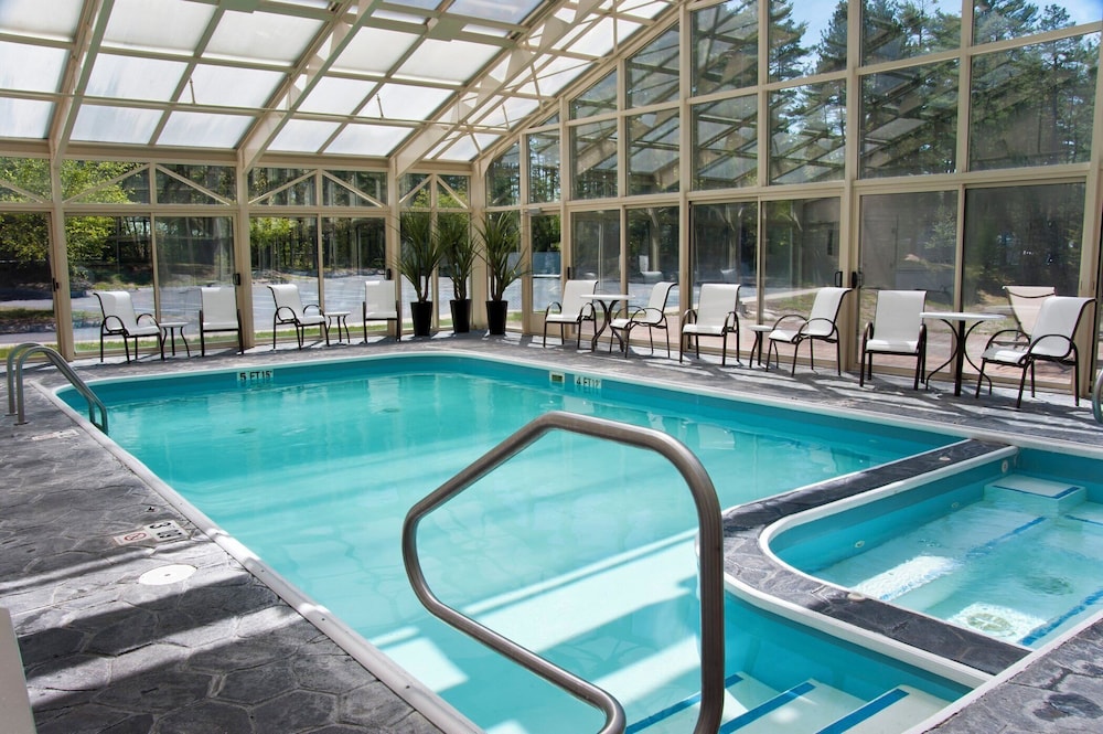 Holiday Inn Express Hotel and Suites North Conway, an IHG Hotel 24/32
