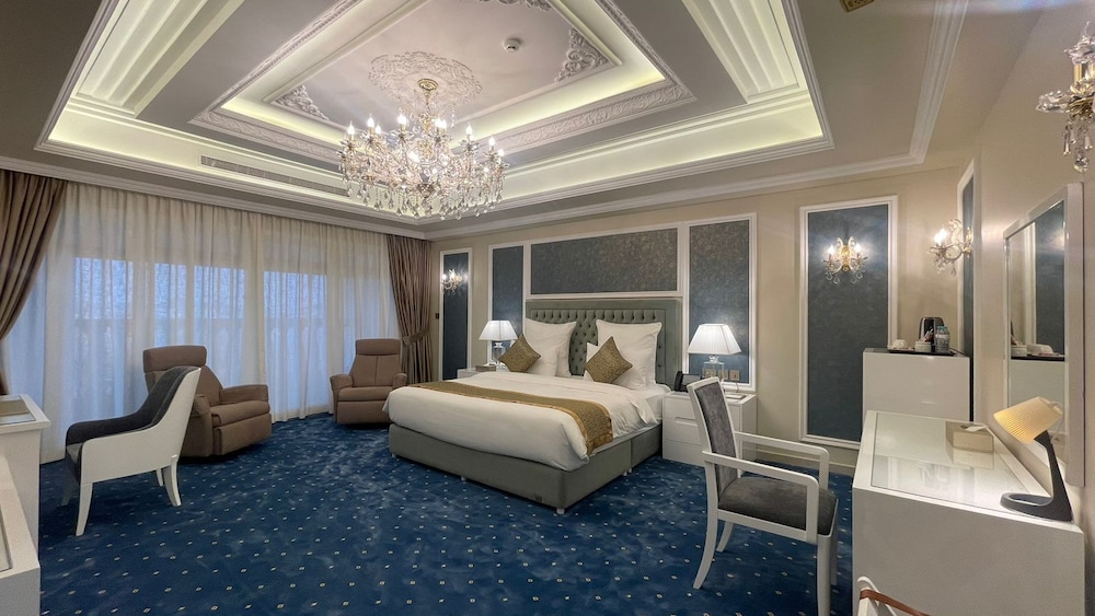 EXECUTIVE, SUITE