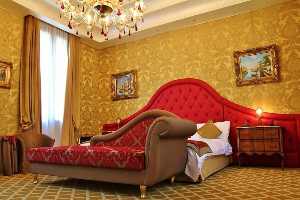 Pesaro Palace 35/60