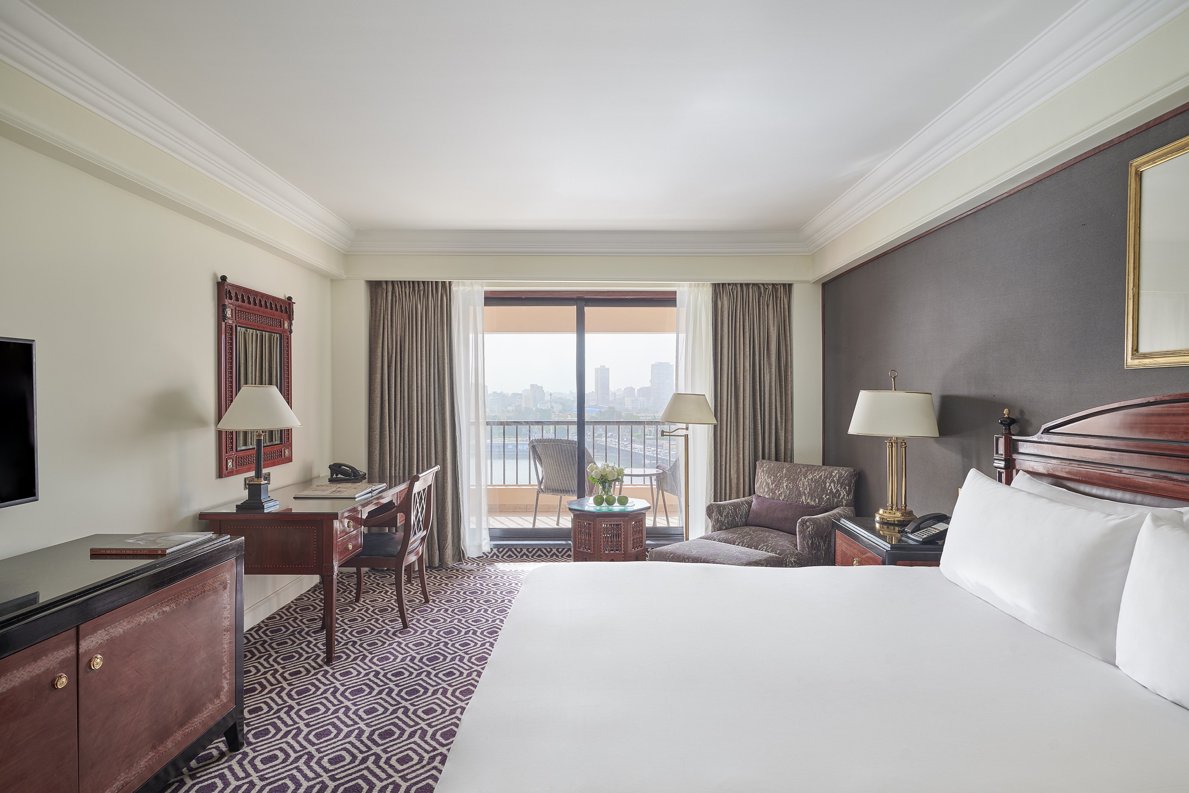 Club Intercontinental, King Bed, River View