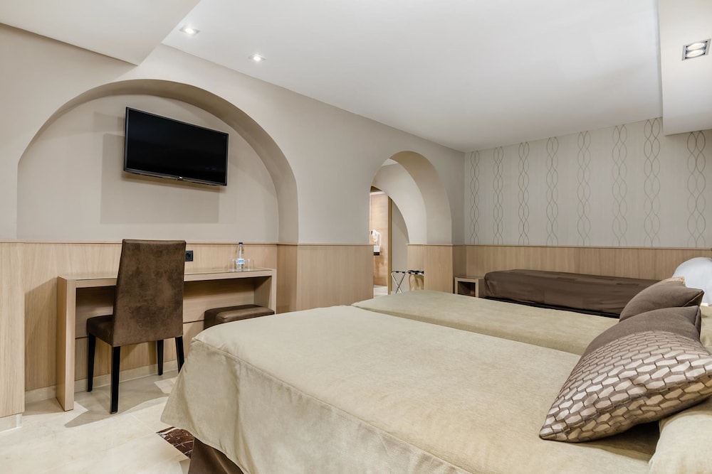 Gotico Hotel 20/77