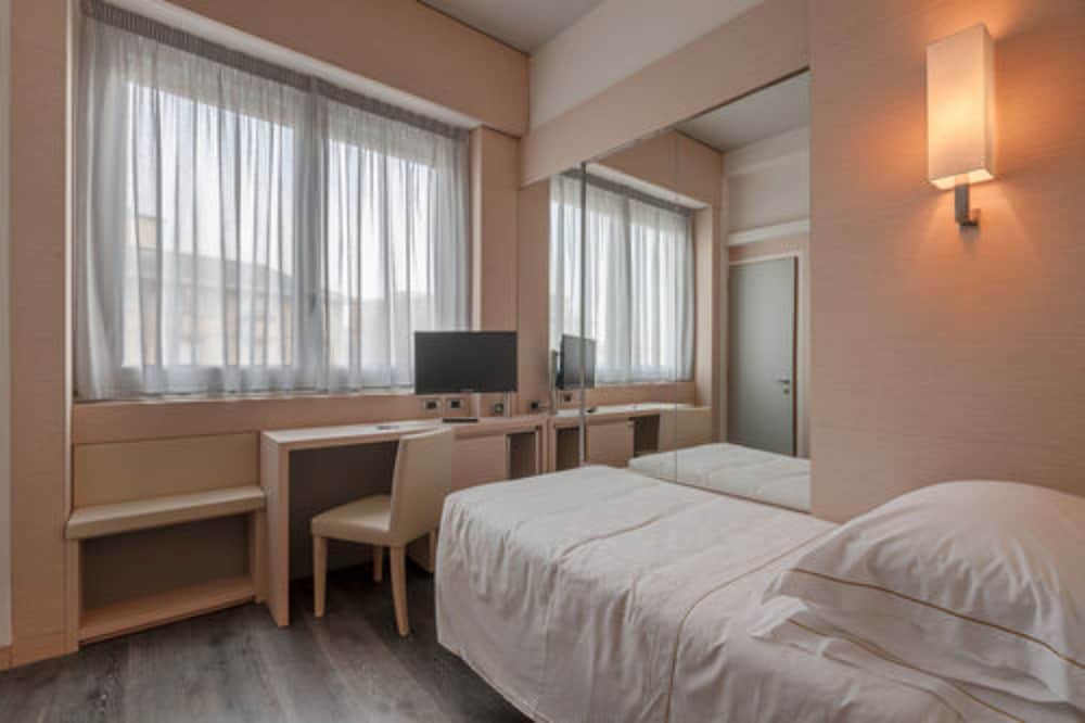 Ariston Hotel Milan 14/68