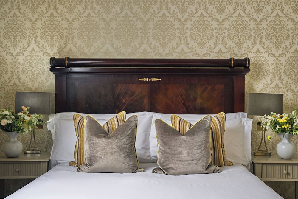 Buxted Park Hotel 11/49