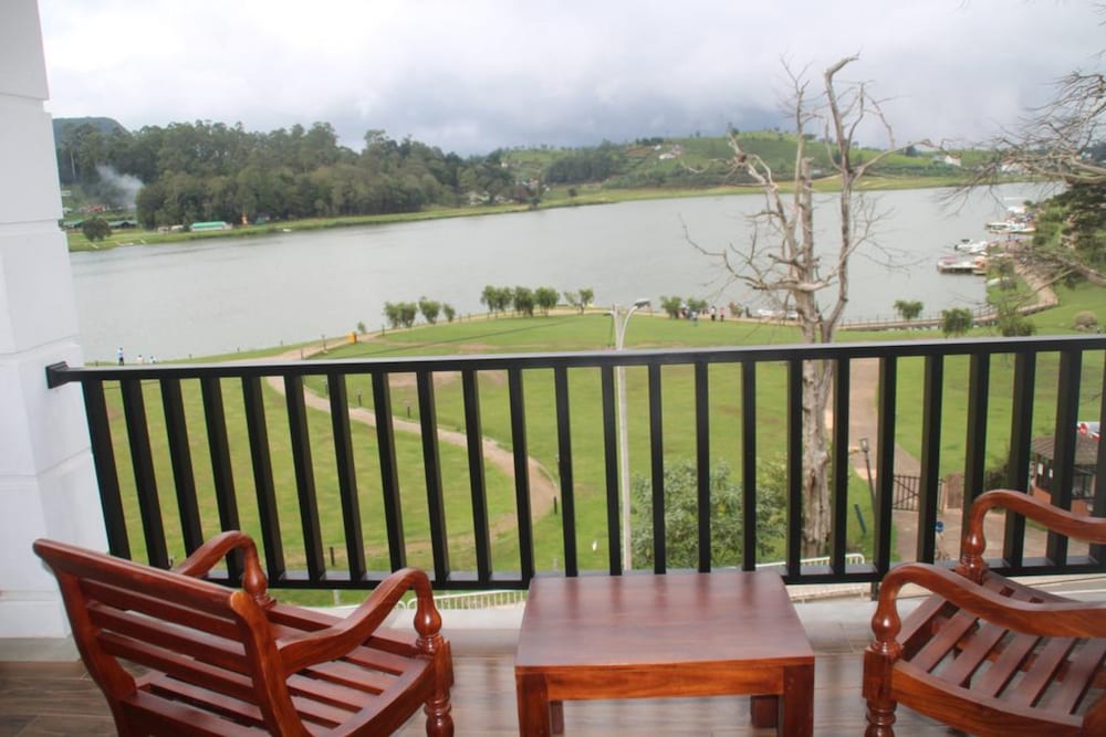 Royal Lake Hotel 21/33
