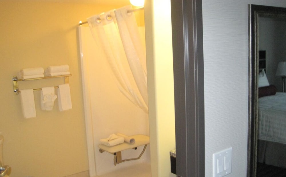 Super 8 By Wyndham Saskatoon Near Downtown 32/46