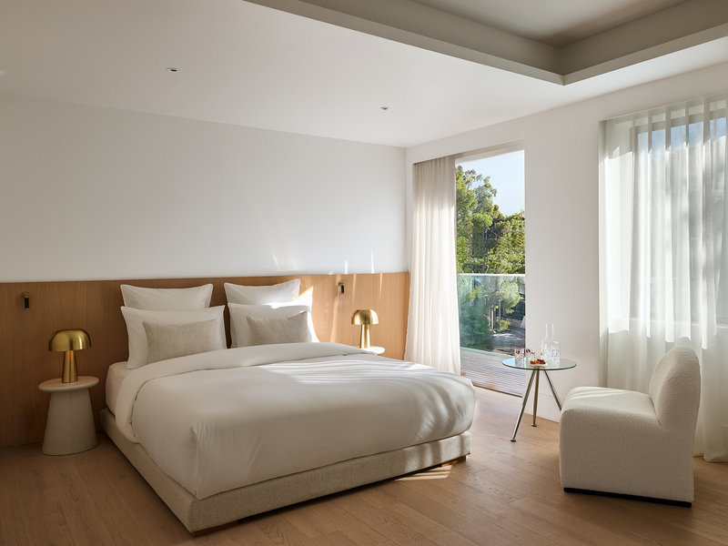 The Roc Club, A Hotel to Live 25/65