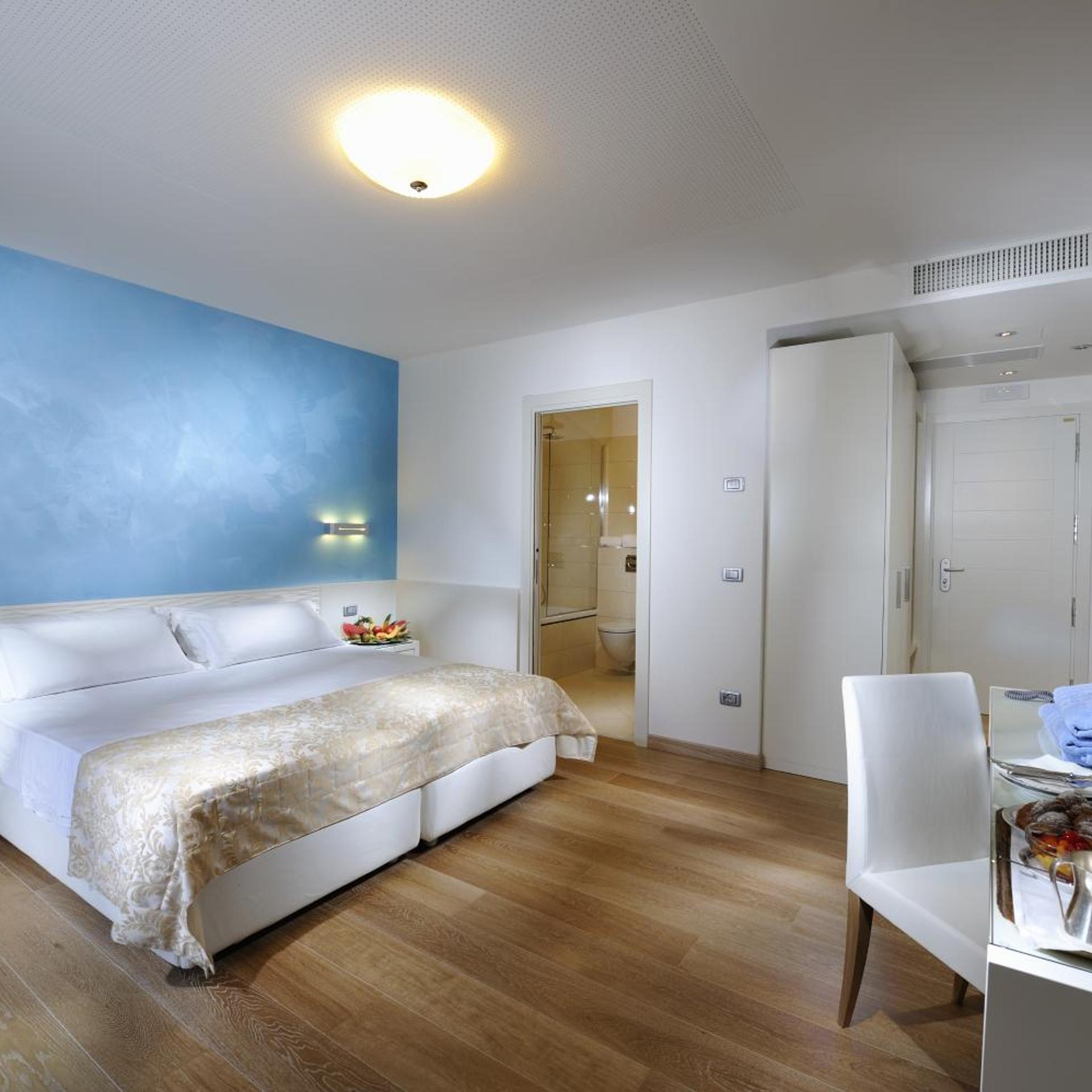 Superior, Double or Twin Bed, Lateral Side Sea View