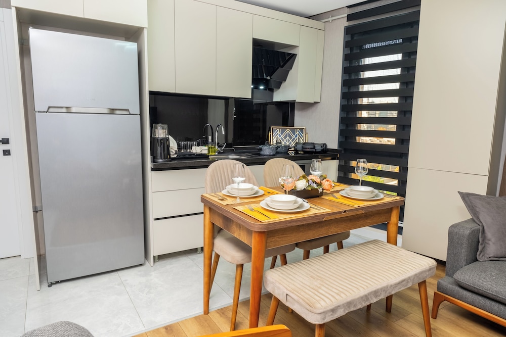 Luxury Life Suites 37/50