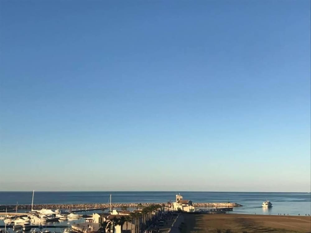 Hotel Borgo Marina 37/50