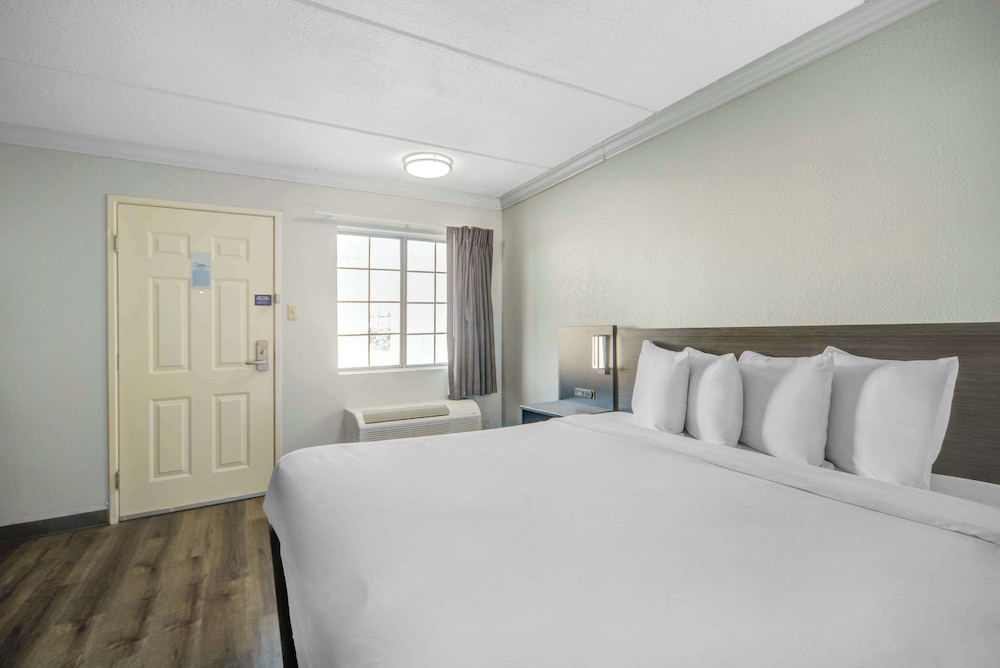 Motel6 San Antonio, TX – I-35 North Corridor 10/37