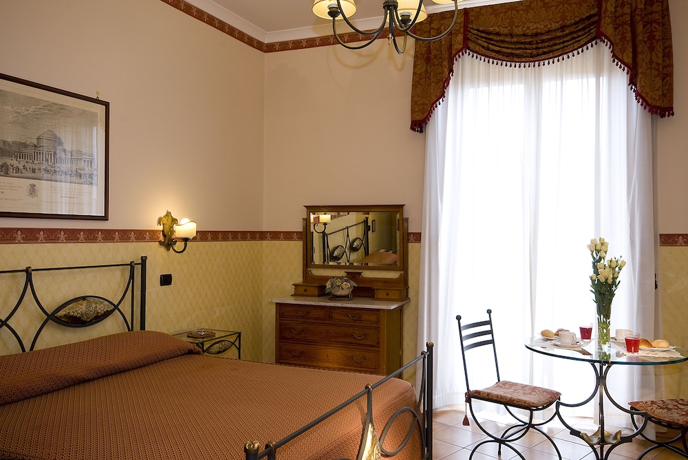 PINTO STOREY HOTEL 48/67