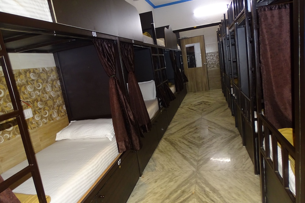 Sunshine Hostels 4/18