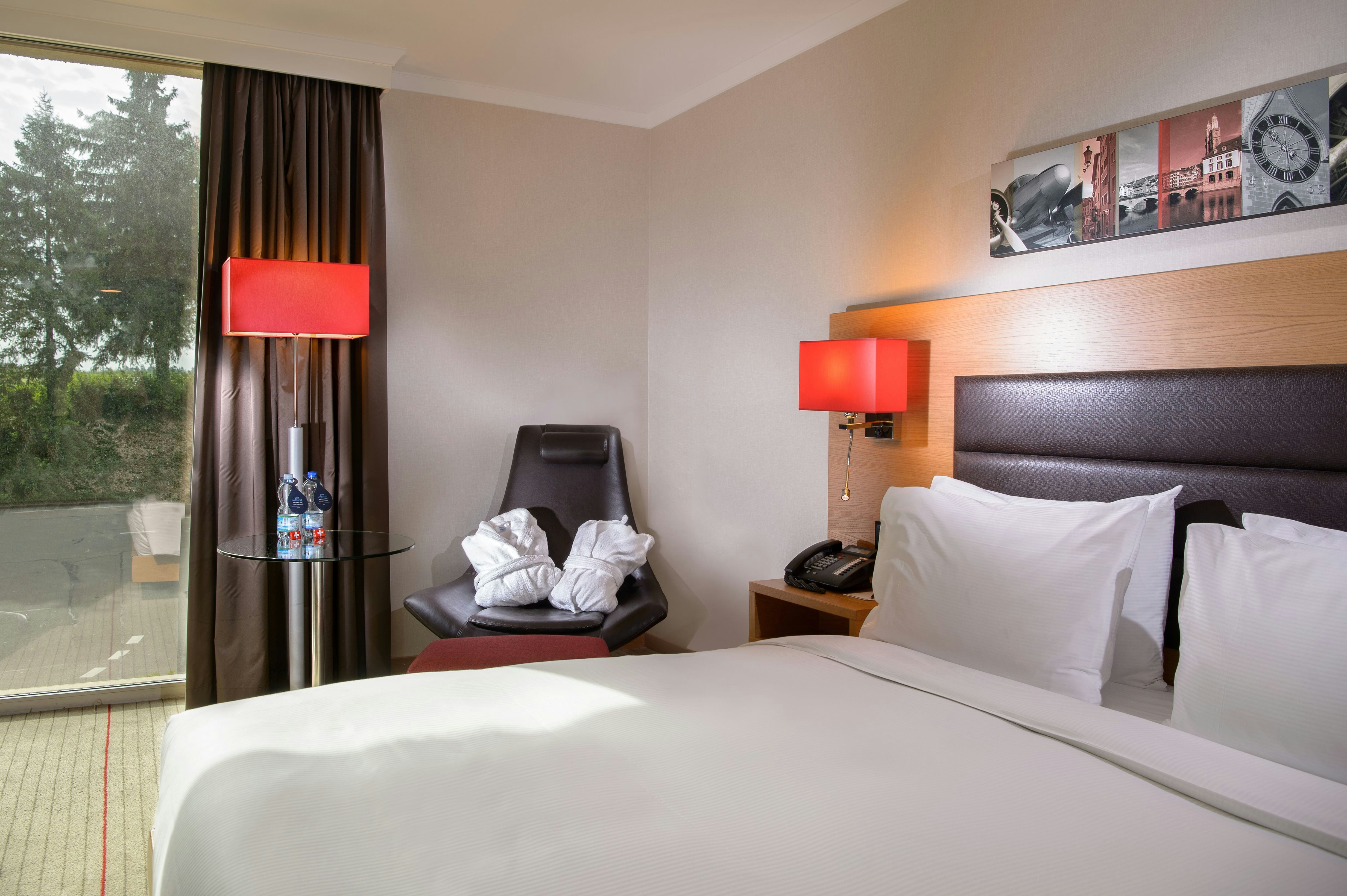 DELUXE, QUEEN BED