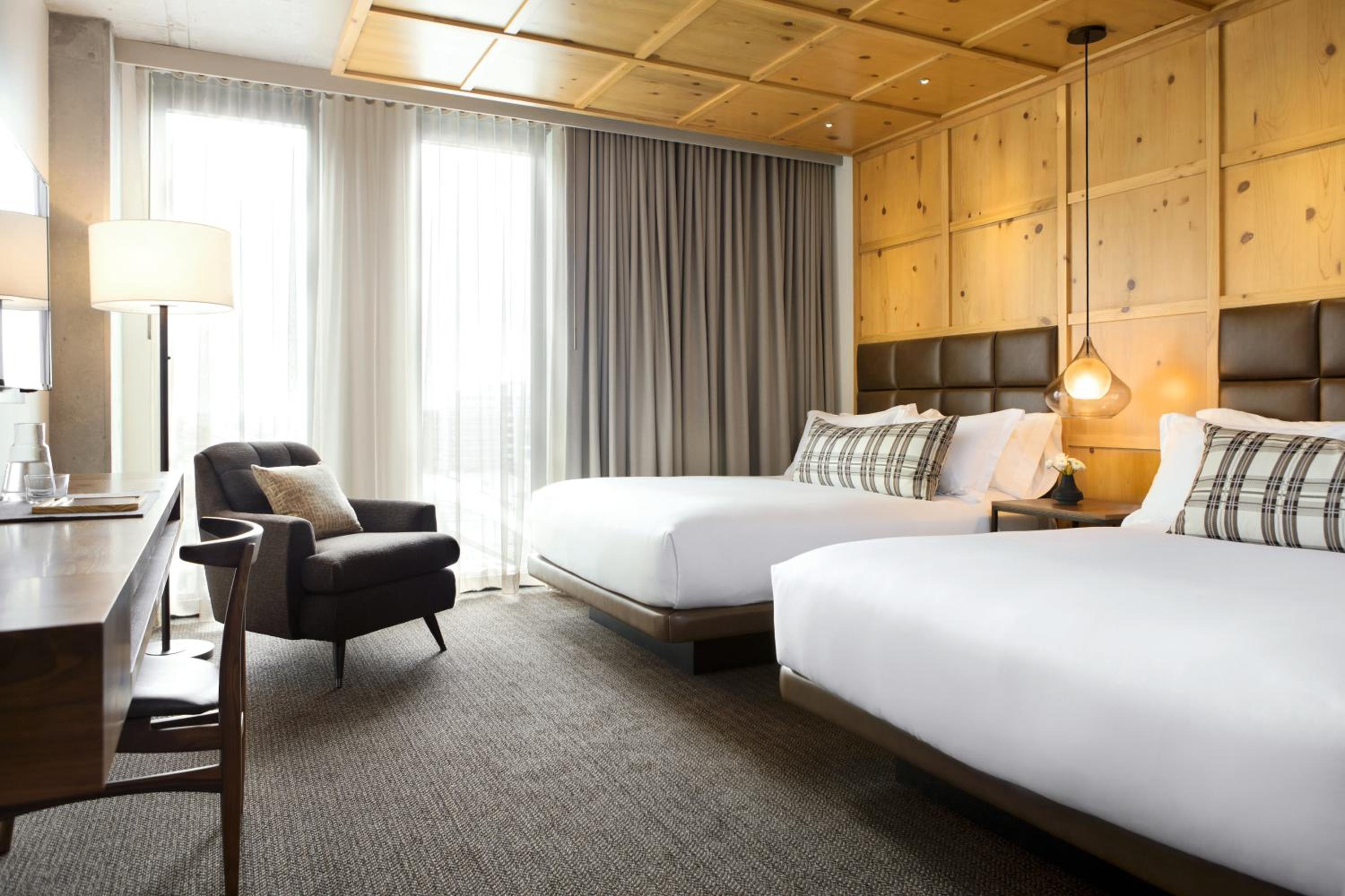 Essential, 2 Queen Beds