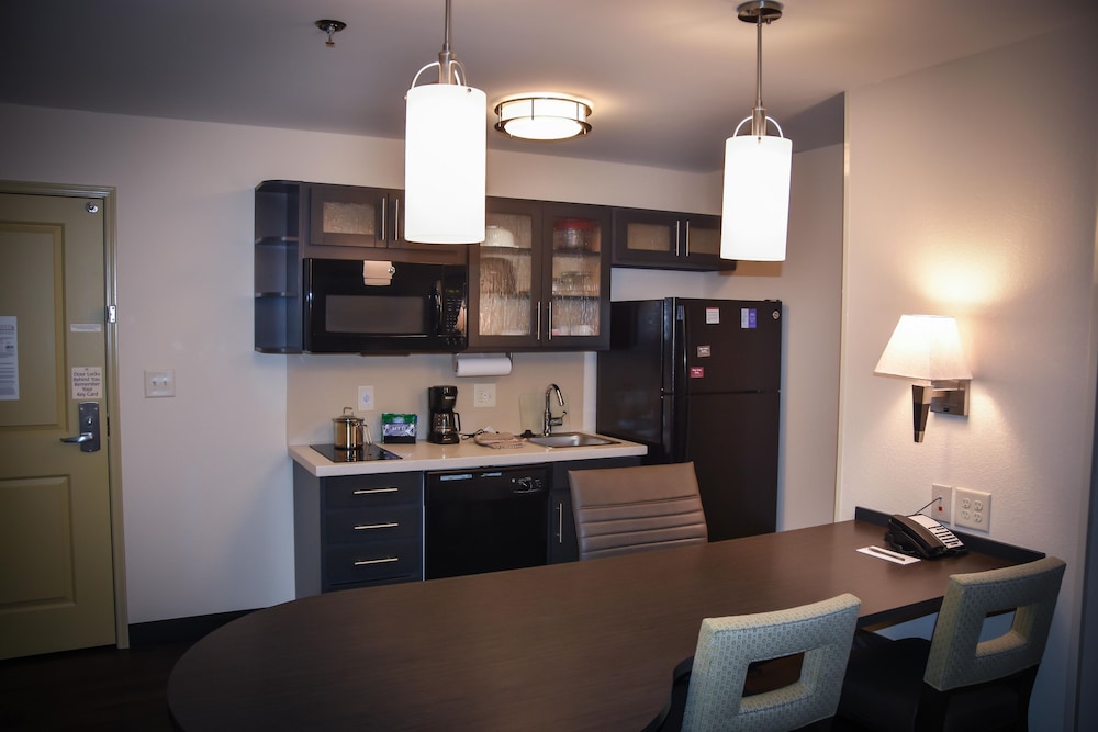 Candlewood Suites Columbus-Northeast 23/25