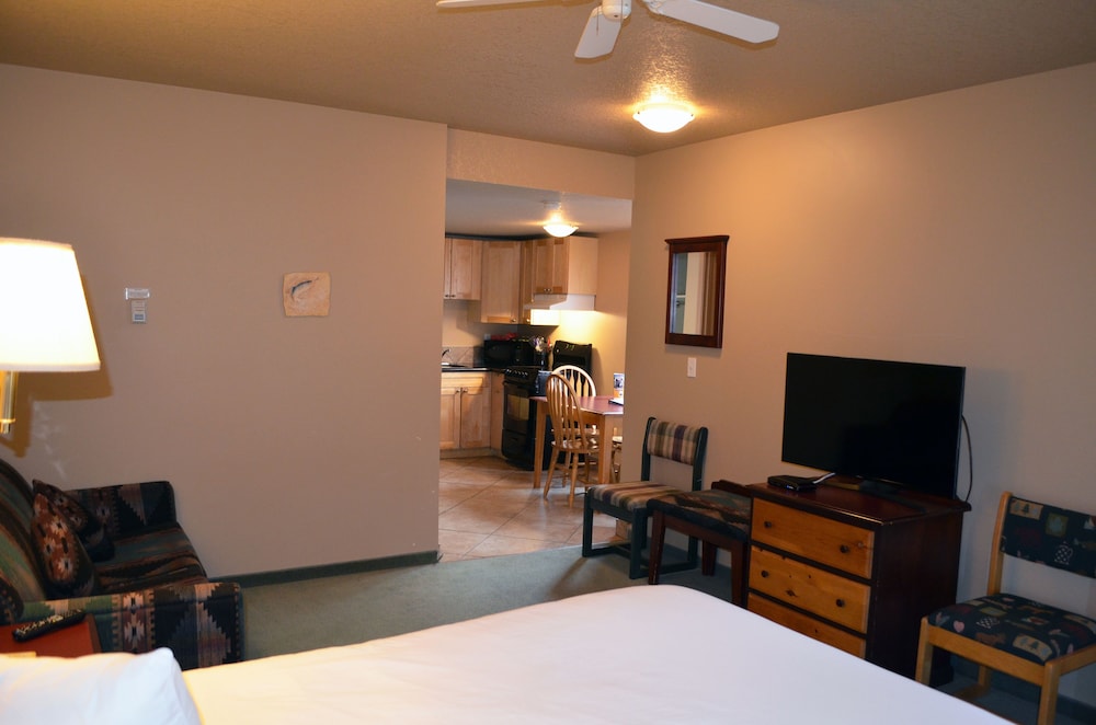 Waterton Lakes Lodge Resort 28/50