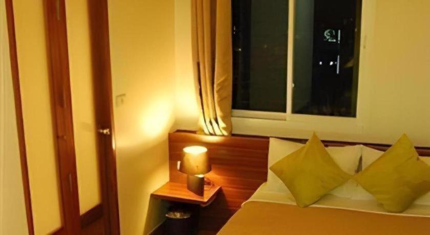 White House Asoke Sukhumvit 18 27/36