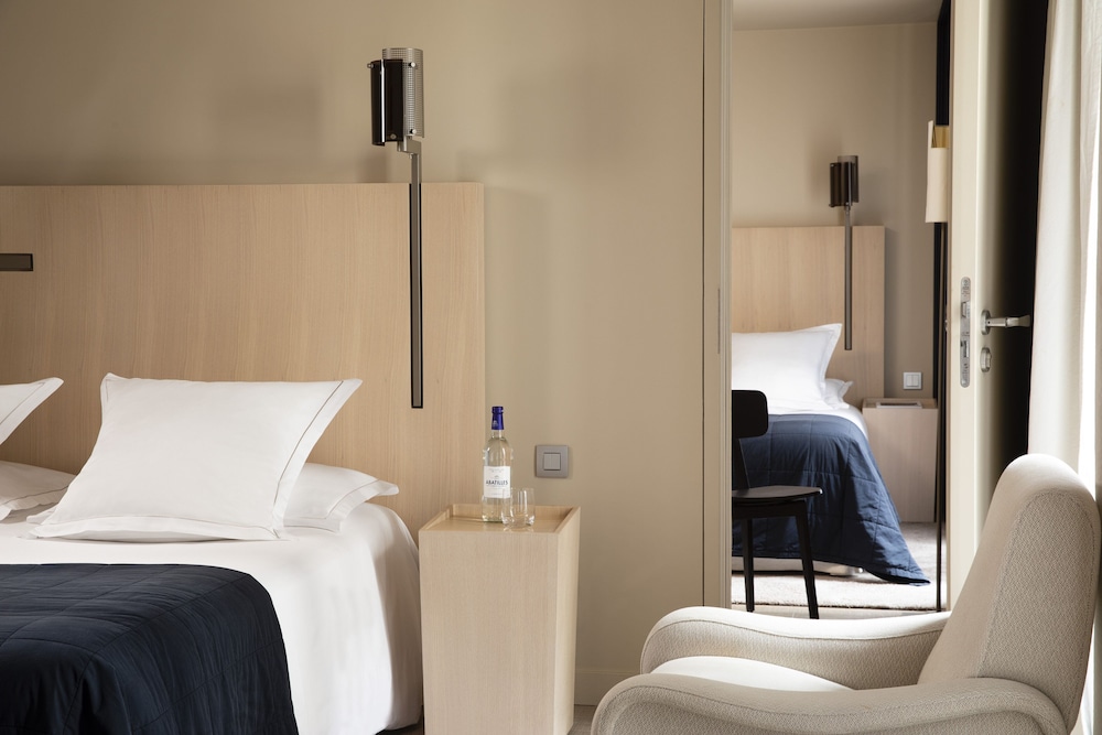 HOTEL DE NELL 11/52