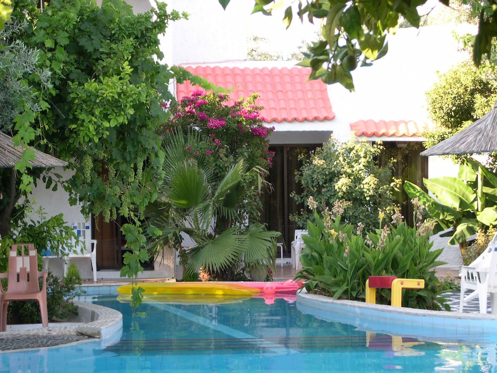 Oasis Hotel Bungalows 50/64