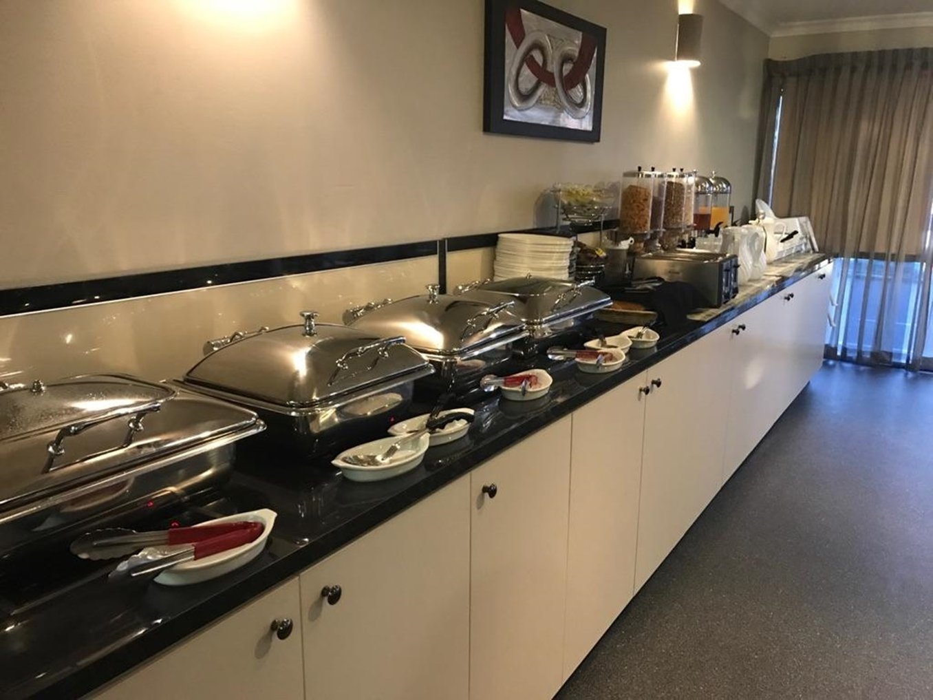 Cattlemans Country Motor Inn & Serviced Apartments 18/23
